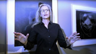 Why Is Annie Leibovitz Broke?